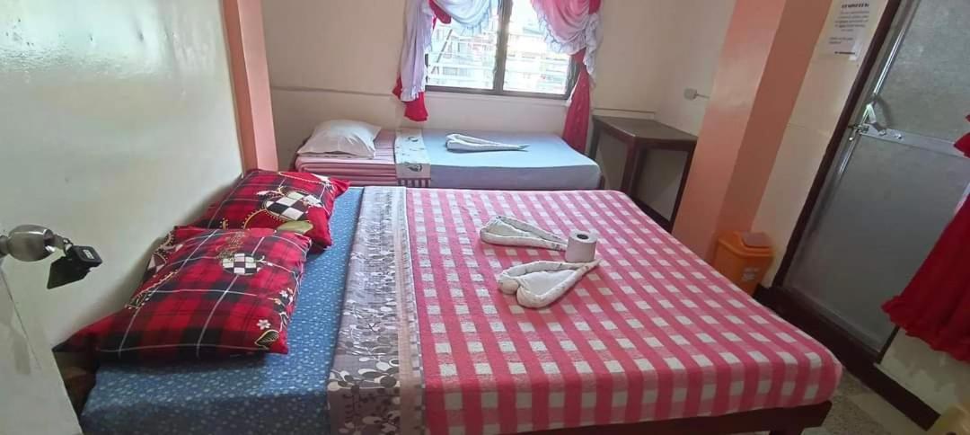 People'S Lodge And Restaurant Банаю Номер фото